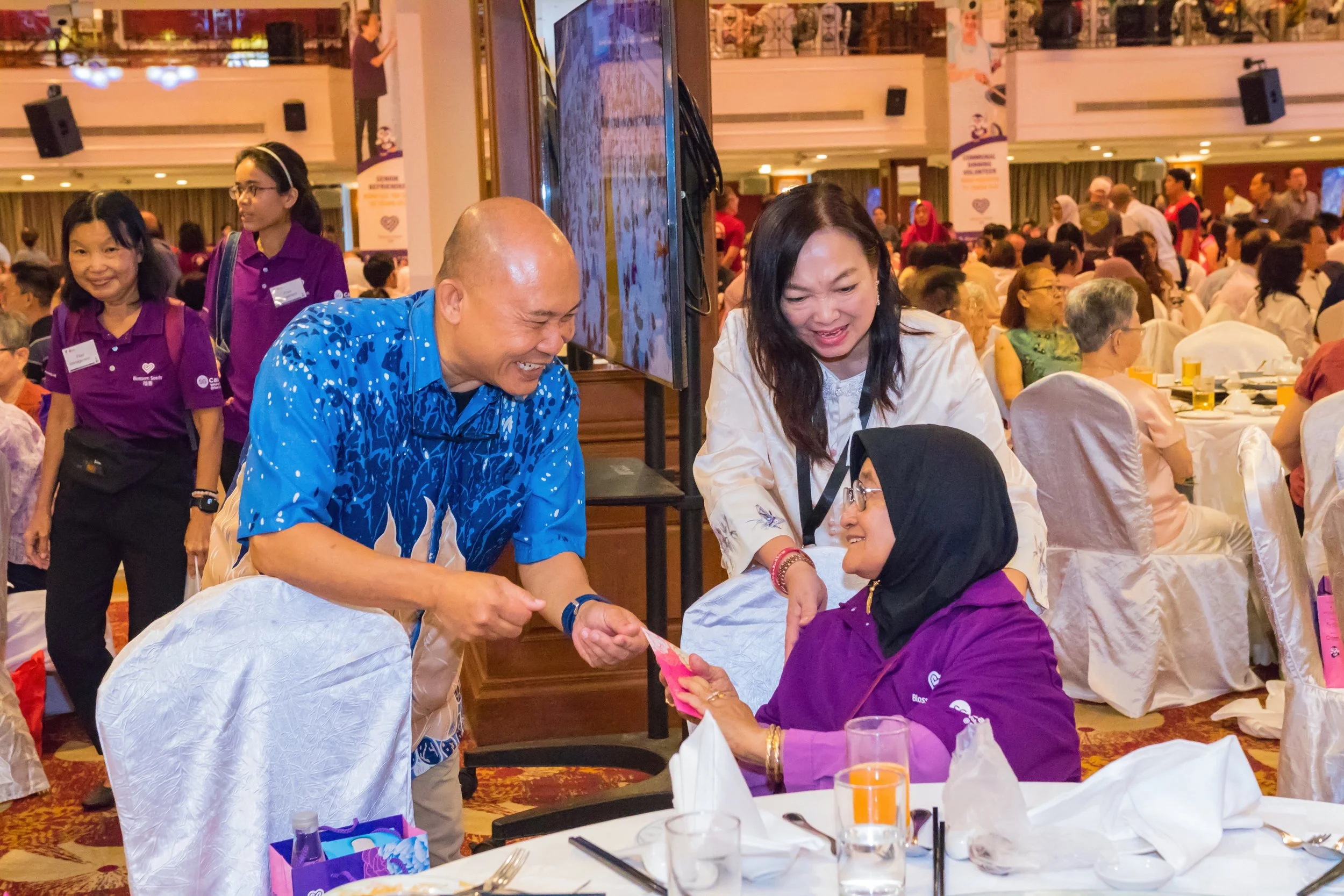 3f Darul Makmur Dr Sham Ang Pow distribution 1.jpeg