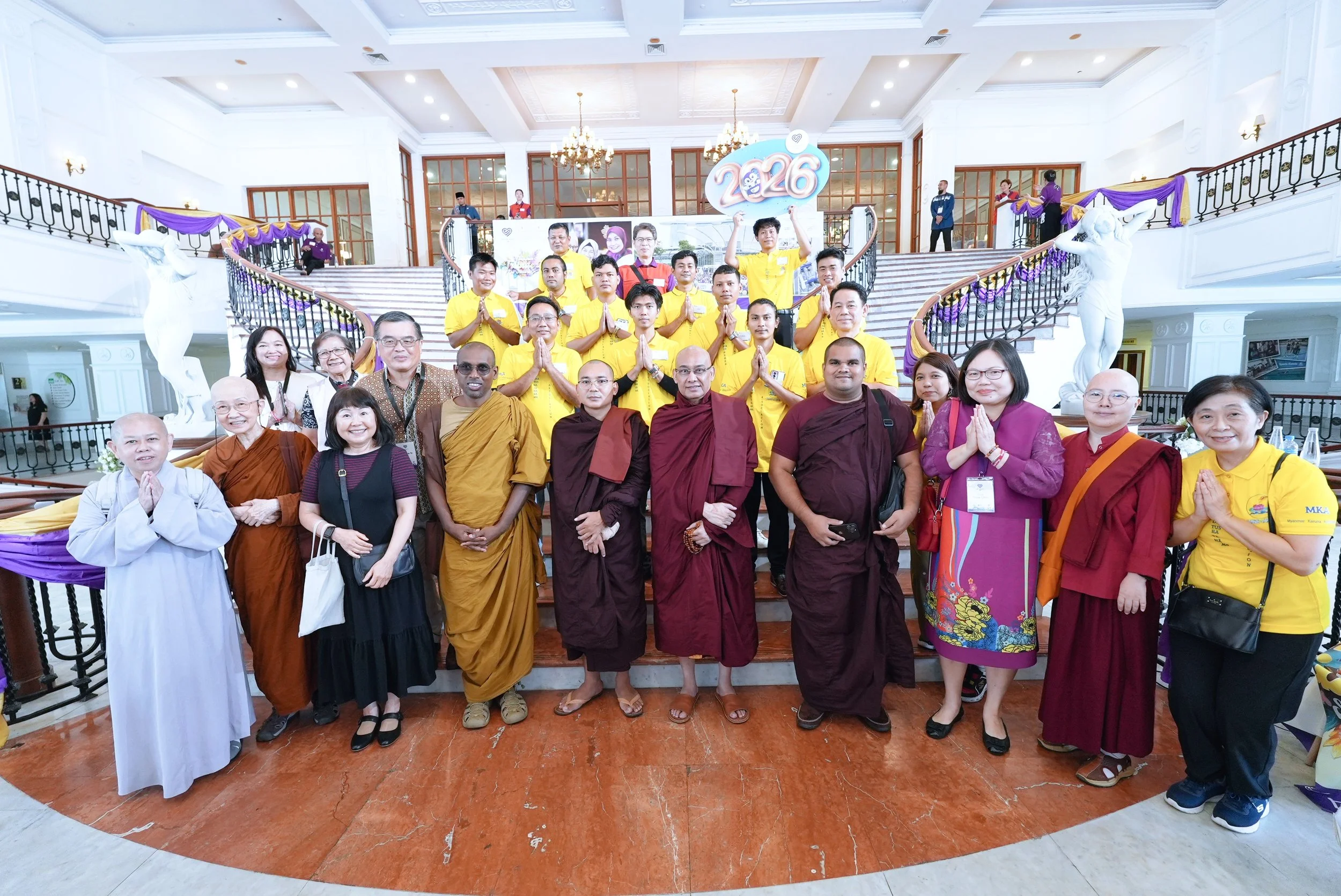 2. Venerables, monks, nuns & Siew Chin.jpeg