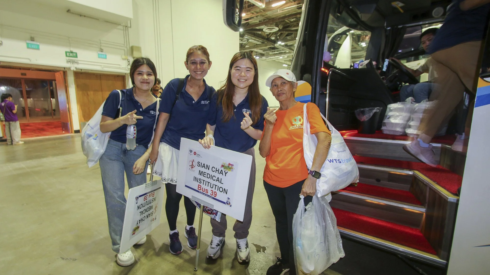 volunteer_busbay_Kk.jpg