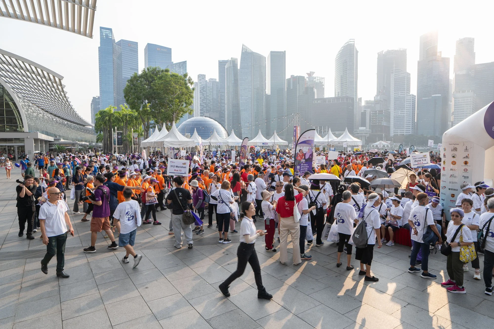 crowd-event plaza.jpg