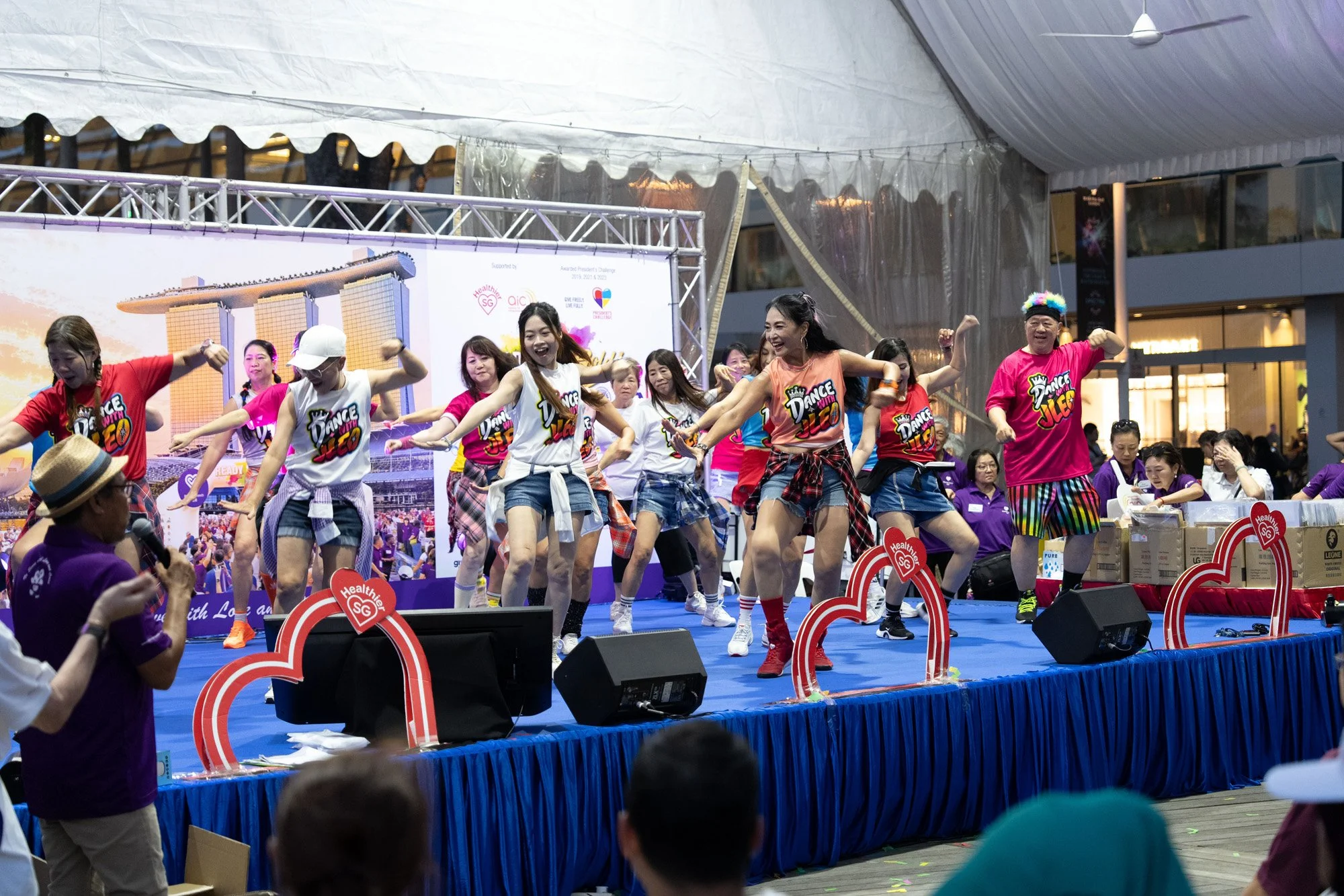 Jleo_stage.jpg