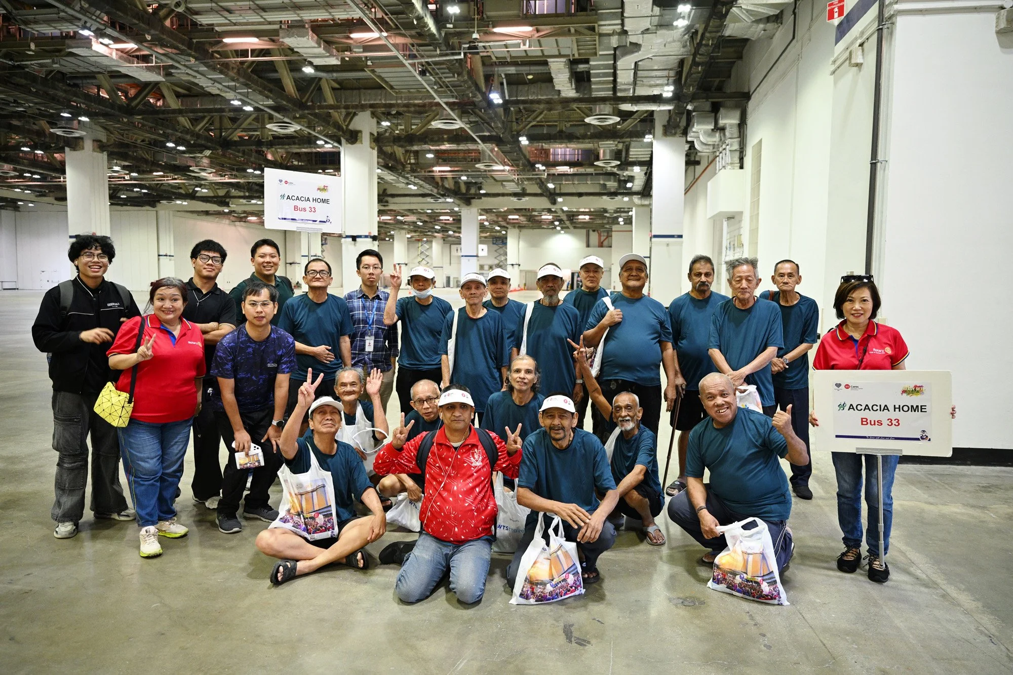 acaciahome_grp_busbay_kk.jpg
