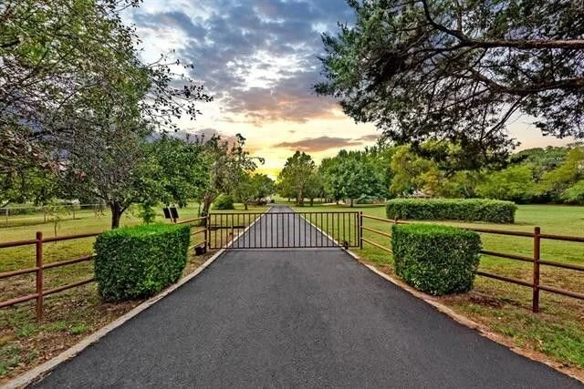 2712 Cemetery Rd.  Pottsboro