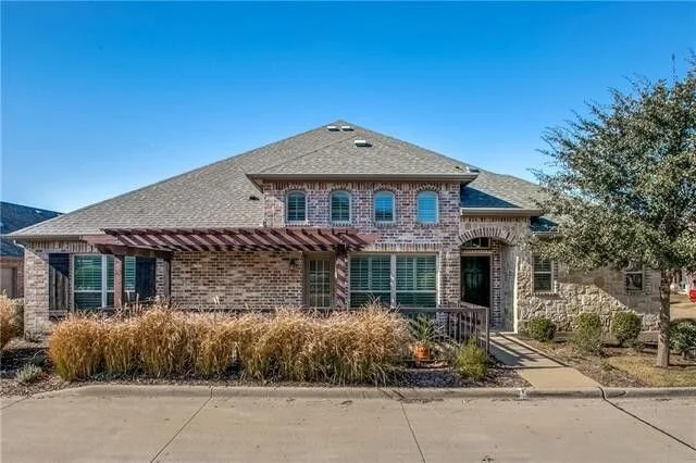 5621 Hummingbird Ln.  Fairview