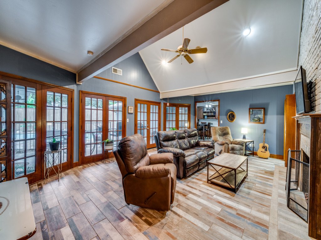 2715-peach-tree-dr-carrollton-tx-75006-MLS-11.jpg
