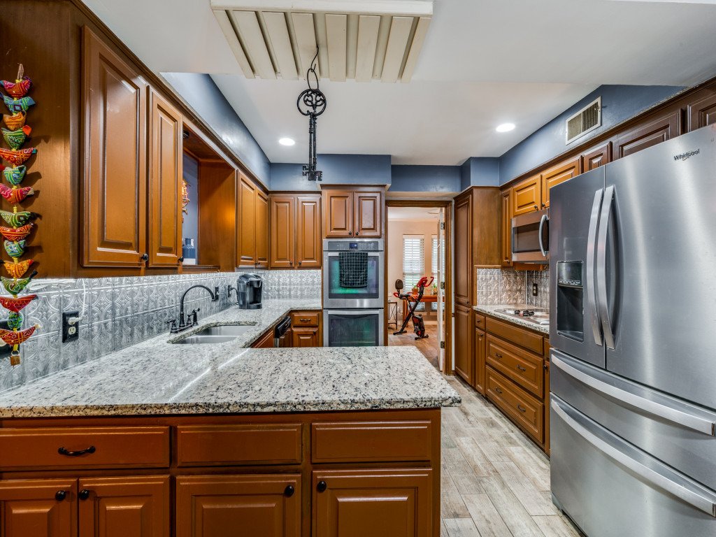2715-peach-tree-dr-carrollton-tx-75006-MLS-16.jpg