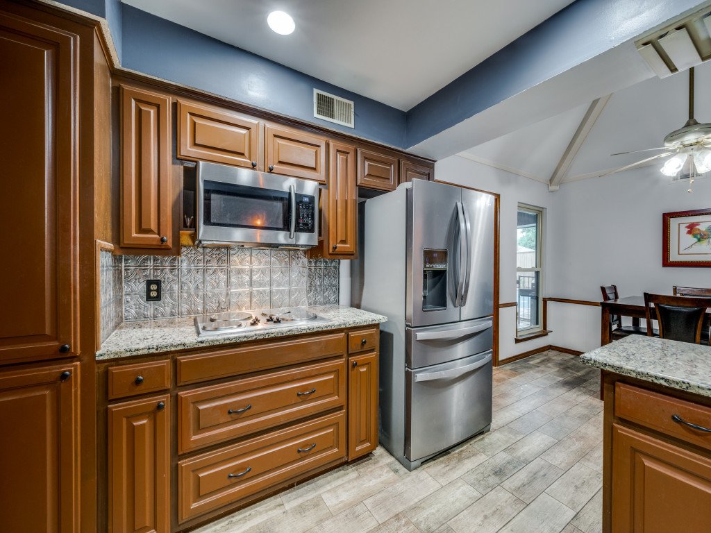 2715-peach-tree-dr-carrollton-tx-75006-MLS-18.jpg