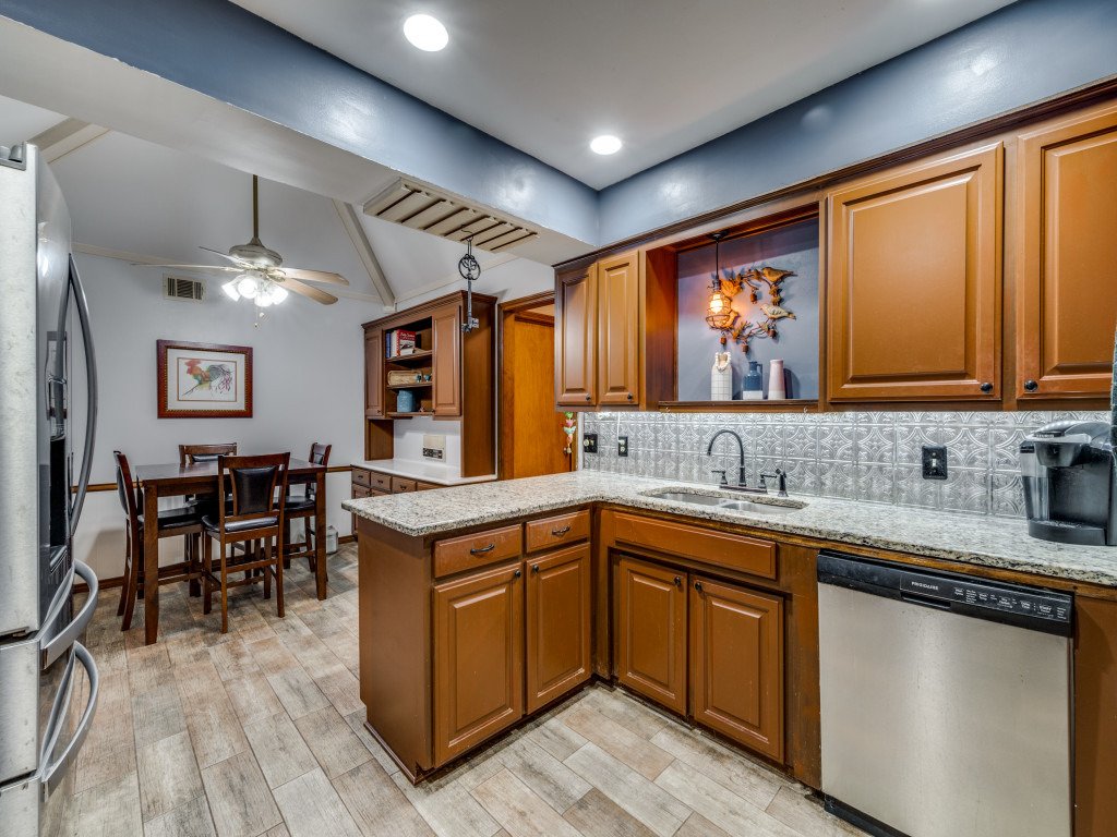 2715-peach-tree-dr-carrollton-tx-75006-MLS-19.jpg