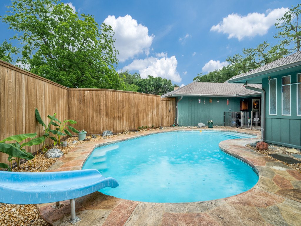 2715-peach-tree-dr-carrollton-tx-75006-MLS-35.jpg