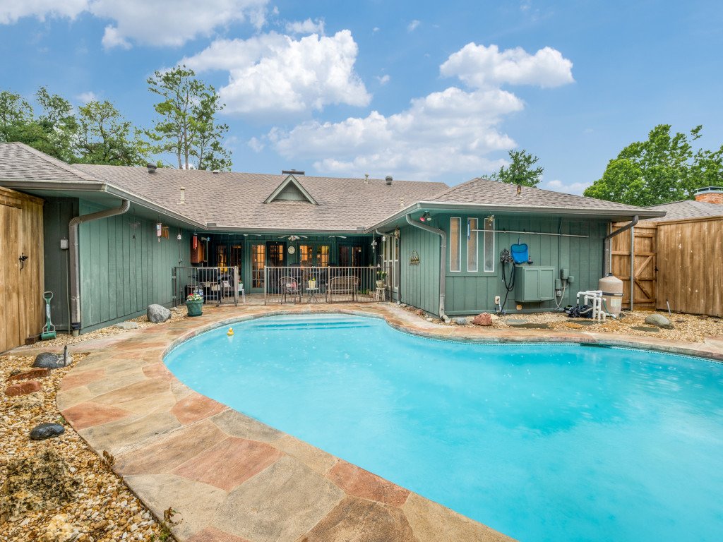2715-peach-tree-dr-carrollton-tx-75006-MLS-36.jpg