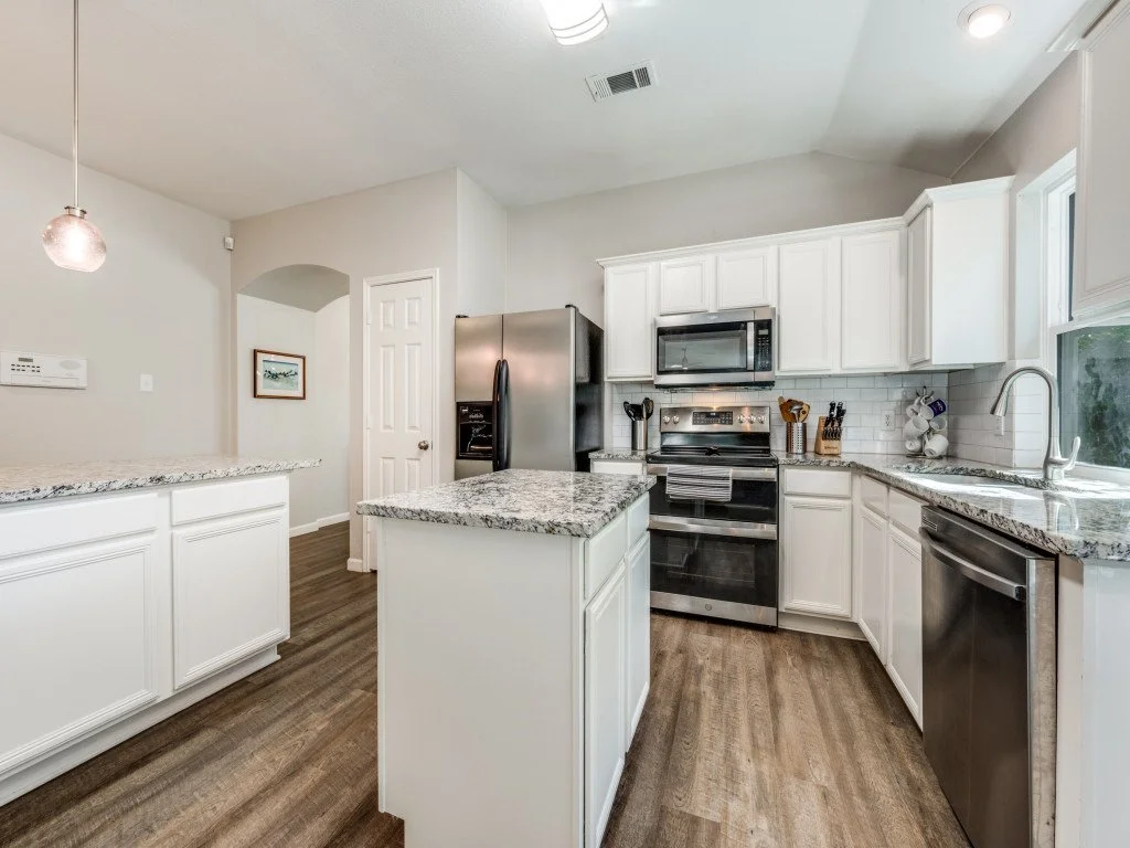 7620-waterside-pl-denton-tx-76210-2-MLS-9.jpg