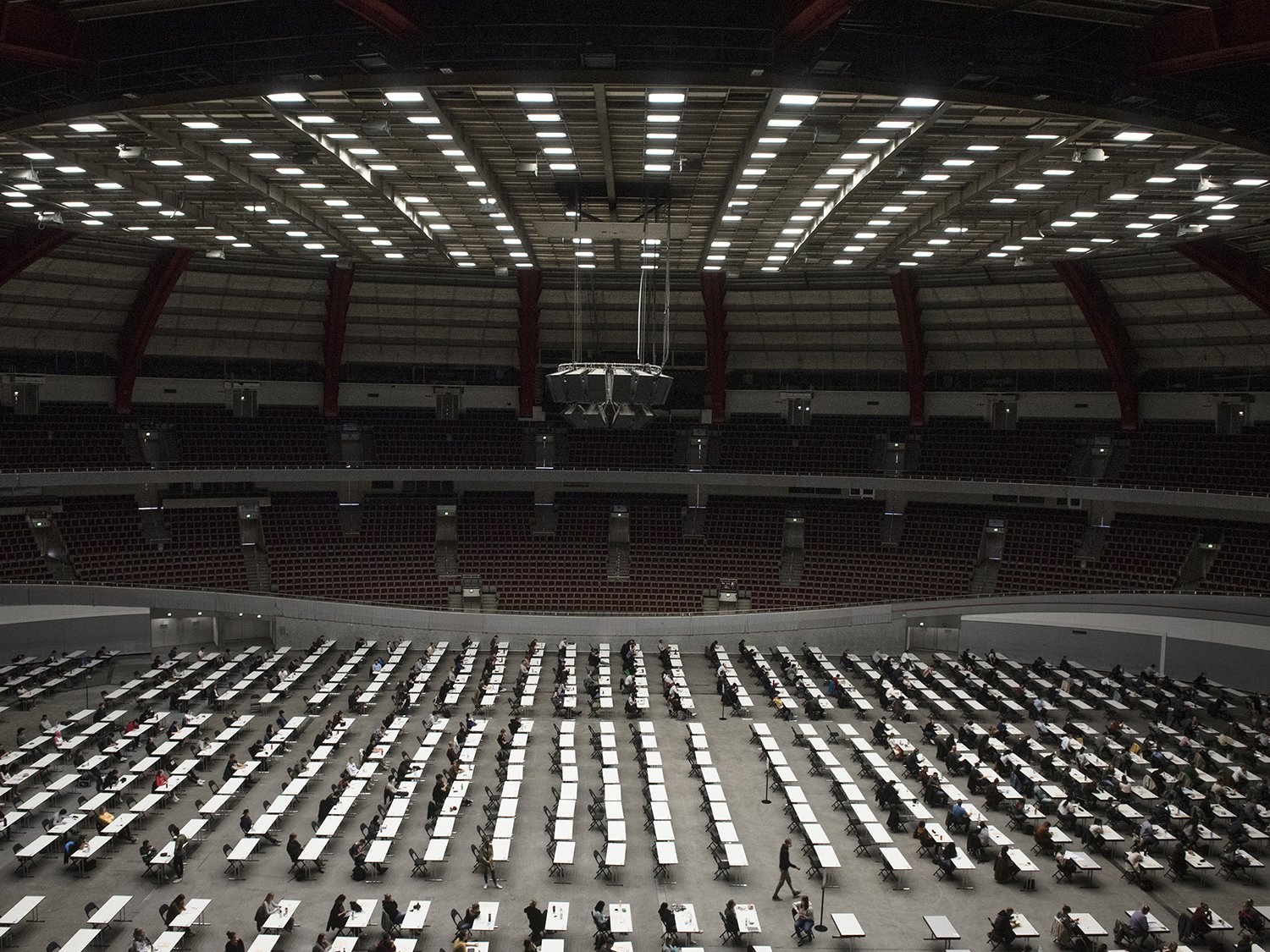  Aufgrund der Corona-Pandemie muss die Technische Universität Dortmund ihre Klausur in die nahgelegene Westfalenhalle verlegen.   