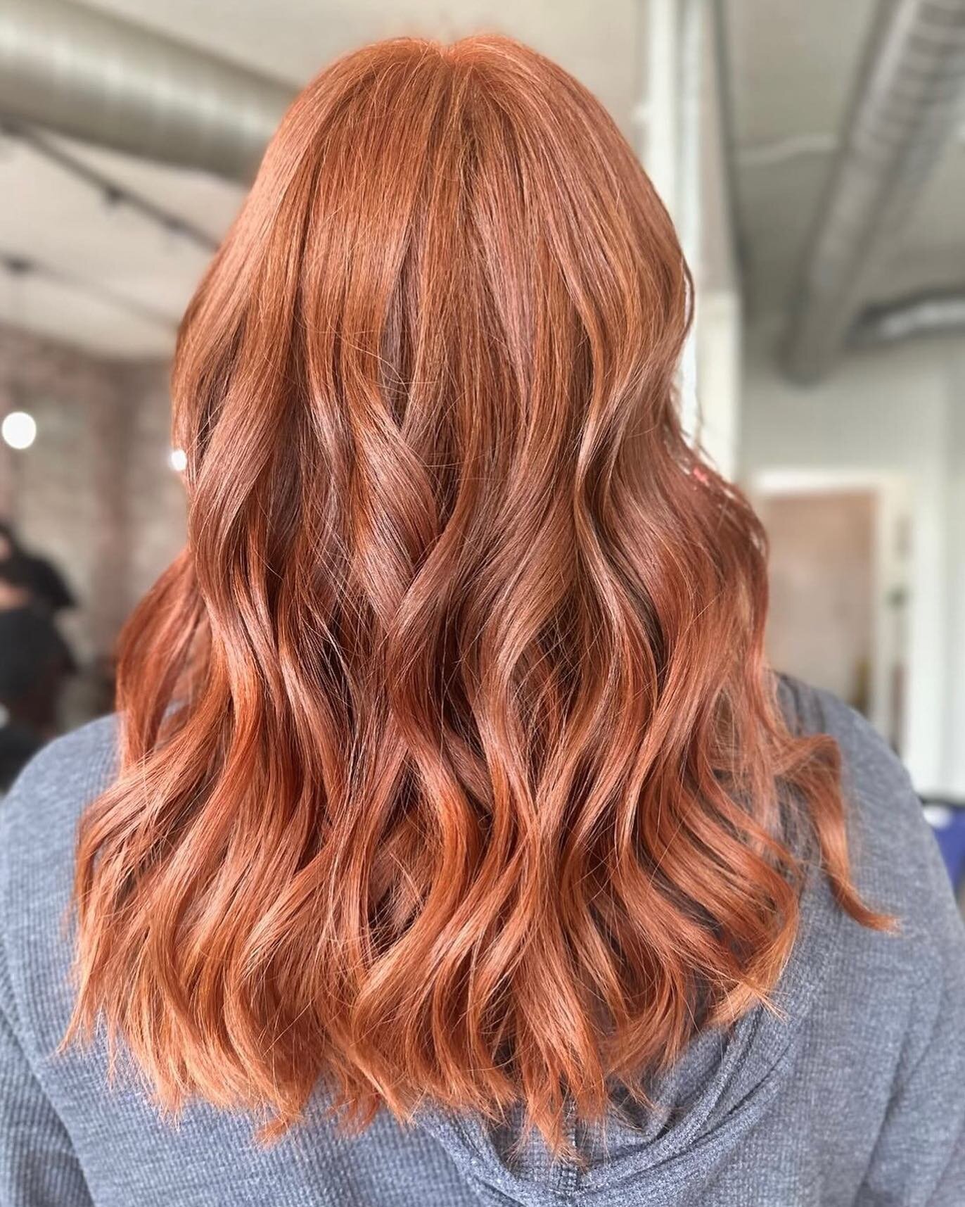 Unleashing the wild side with this Copper read  Wolf Cut Shag. Bold , fierce and all about  that untamed vibe.
🔥✂️ 

#wolfcut #copperred #hairgamestrong