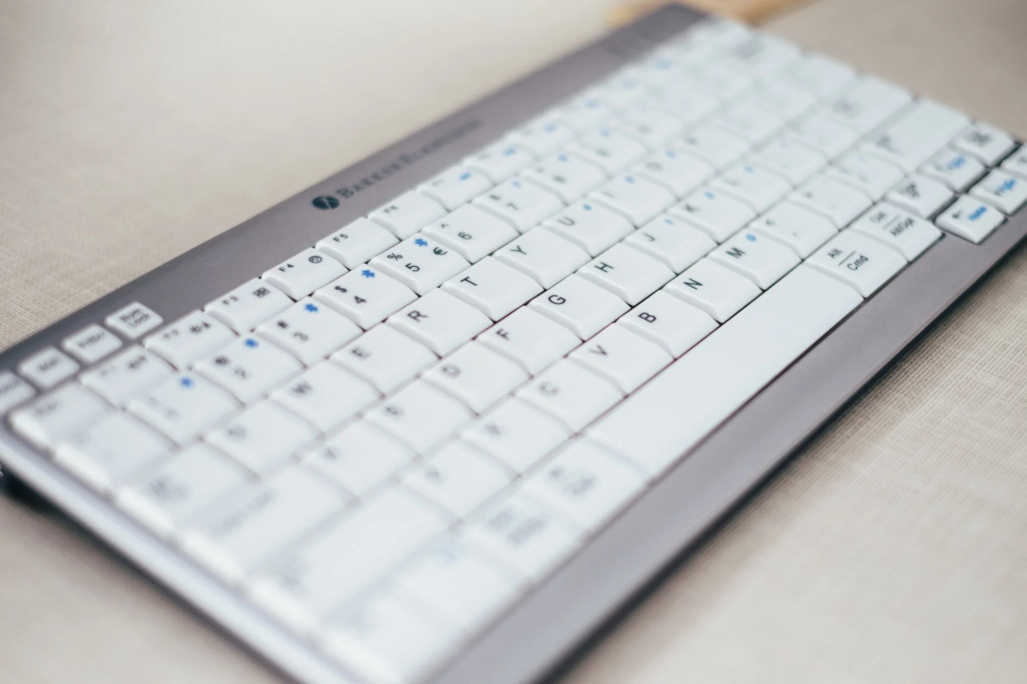 ultraboard-950-wireless-ergonomic-keyboard-1543576472.jpg