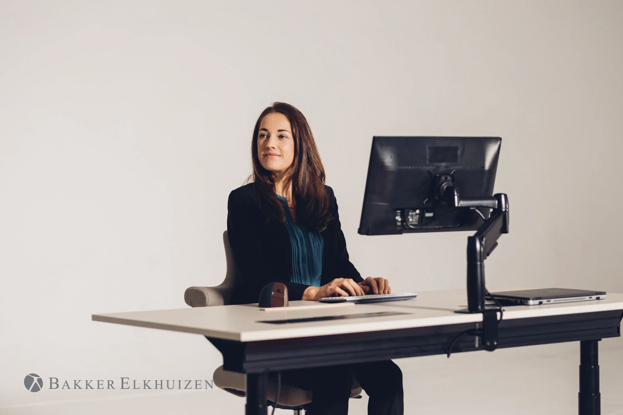 ultraboard-950-wireless-ergonomic-keyboard-1543576483.jpg