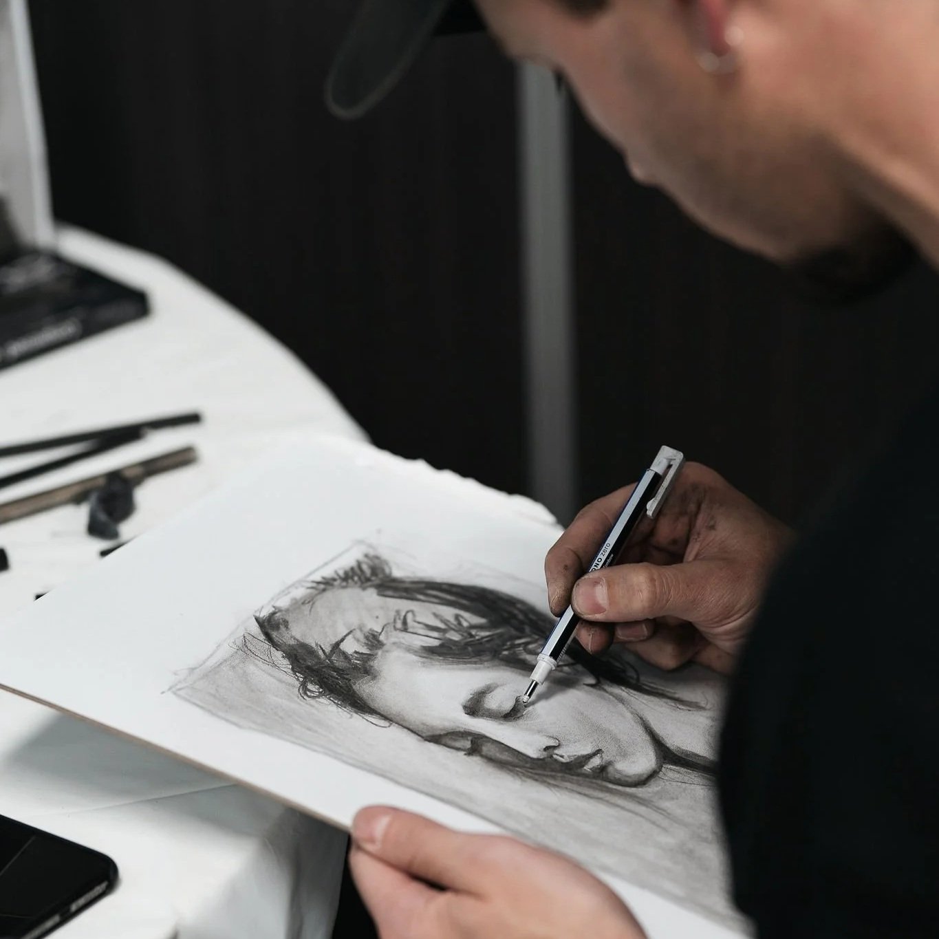 CHARCOAL PORTRAITURE WITH RACHELLE DUSTING