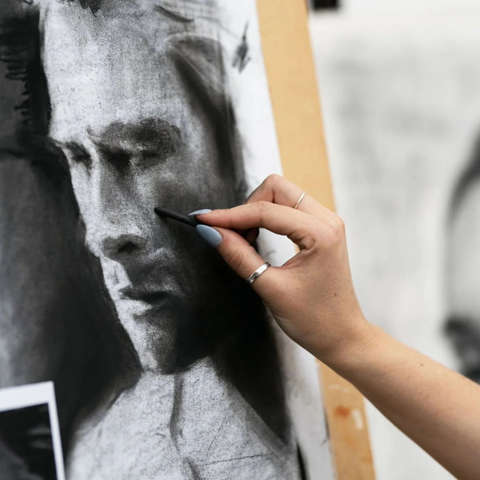 CHARCOAL PORTRAITURE | RACHELLE DUSTING