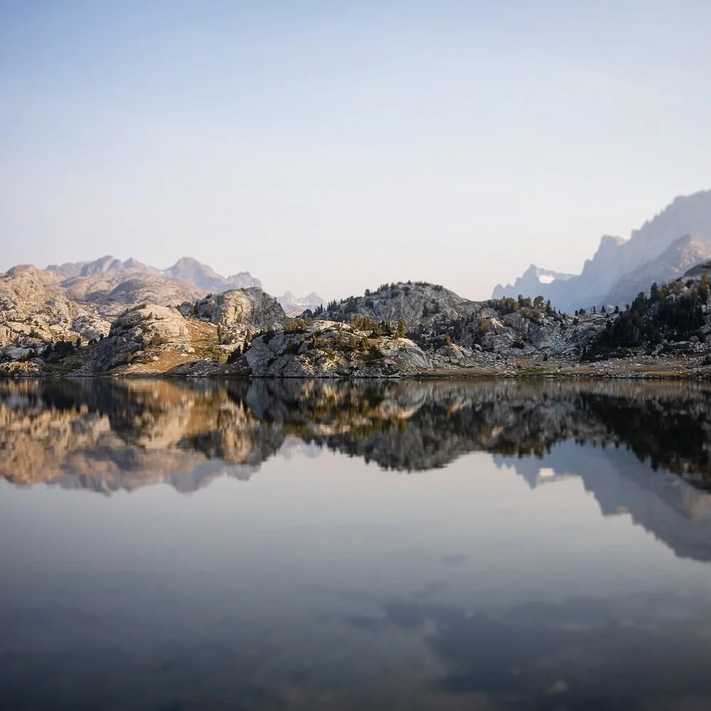 Late morning light and large granite peaks reflecting is the still water. ⠀
⠀
⠀
#wyoming #mountains #windriverrange #windriver #islandlake #backpacking #backpackingadventures #nature #naturephotography #naturephotos #reflection #morning #hiking #outd