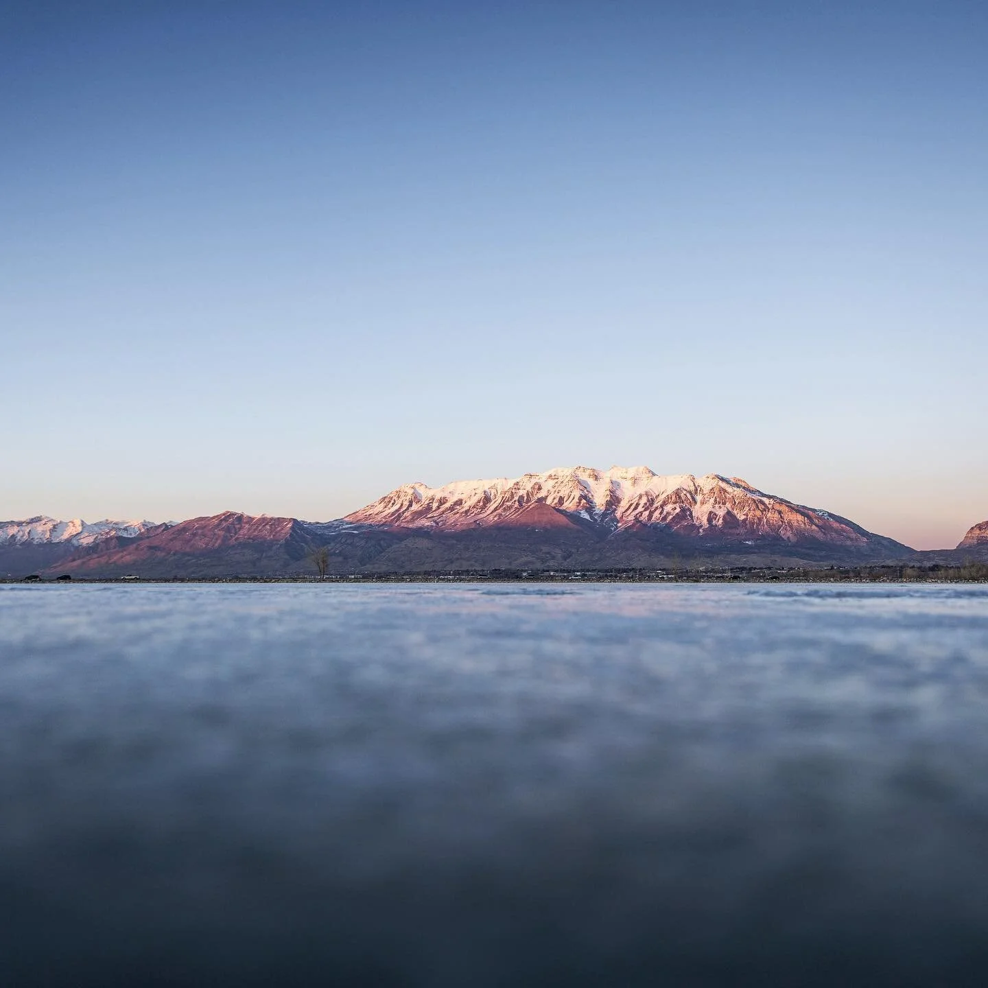I love it when the air is clear ⠀
⠀
#utah #utahlake #utahspots #utahillustrated #utahisawesome #utahphotographer #utahisrad #utahgram #utahphotography #utahunique #utahvalley #frozenlake #ice #snowcappedmountains #timpanogos