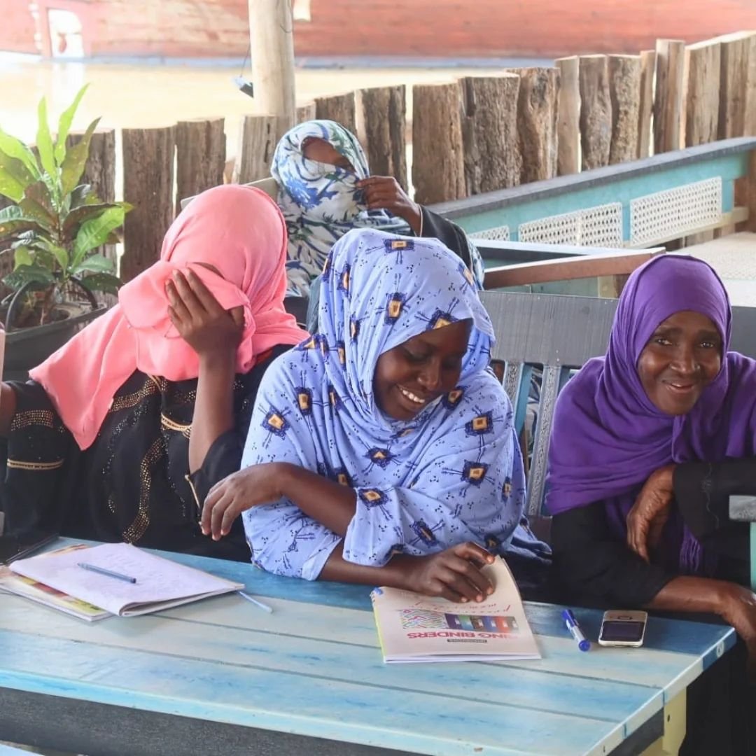 Our business accelerator pilot for waste collectors has kicked off. 🎉🎉

Last week we welcomed Juma and Tilen from @mtaasafiintiative, who are leading the training of 10 amazing women who are part of our waste collection network in Lamu. 

The accel