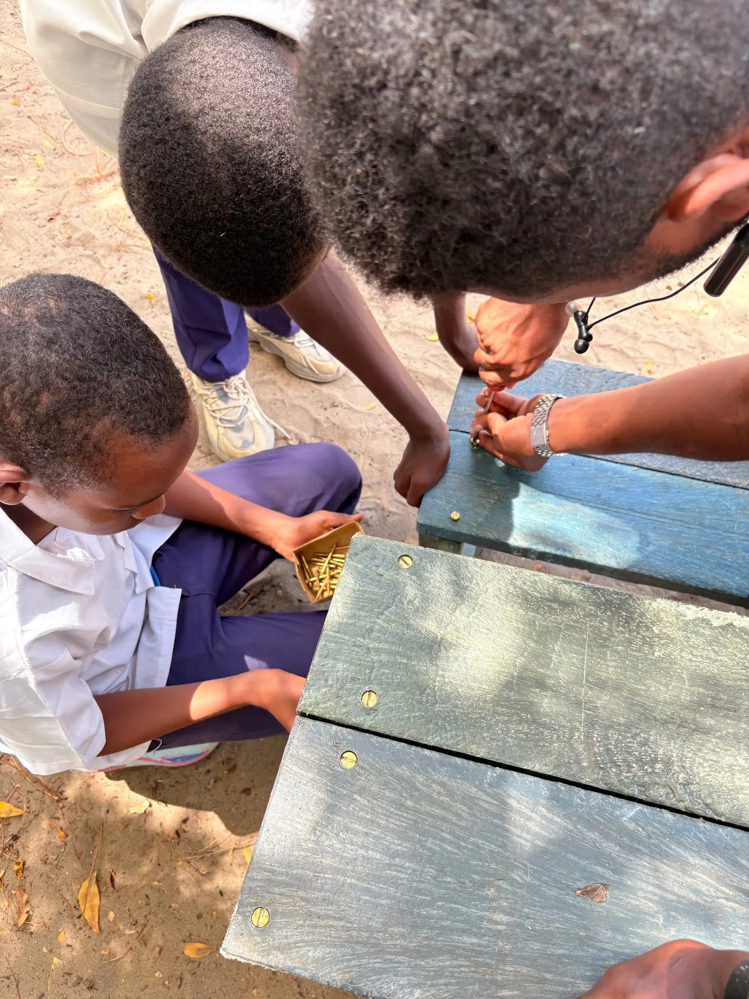 Every child deserves a place to learn. Every community deserves a waste management system that works for them&mdash;not against them.

At Flipflopi, our recycled-plastic school desks bring these two ideas together.

They&rsquo;re made from waste coll