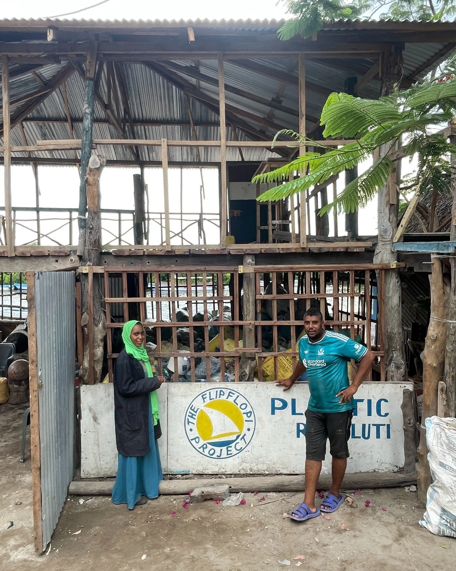 Through @ocean_grants, we&rsquo;ve partnered closely with Beach Management Units (BMUs) across Pate Island. BMUs are community-based organisations responsible for coordinating and overseeing local marine resource management.

By anchoring waste recov