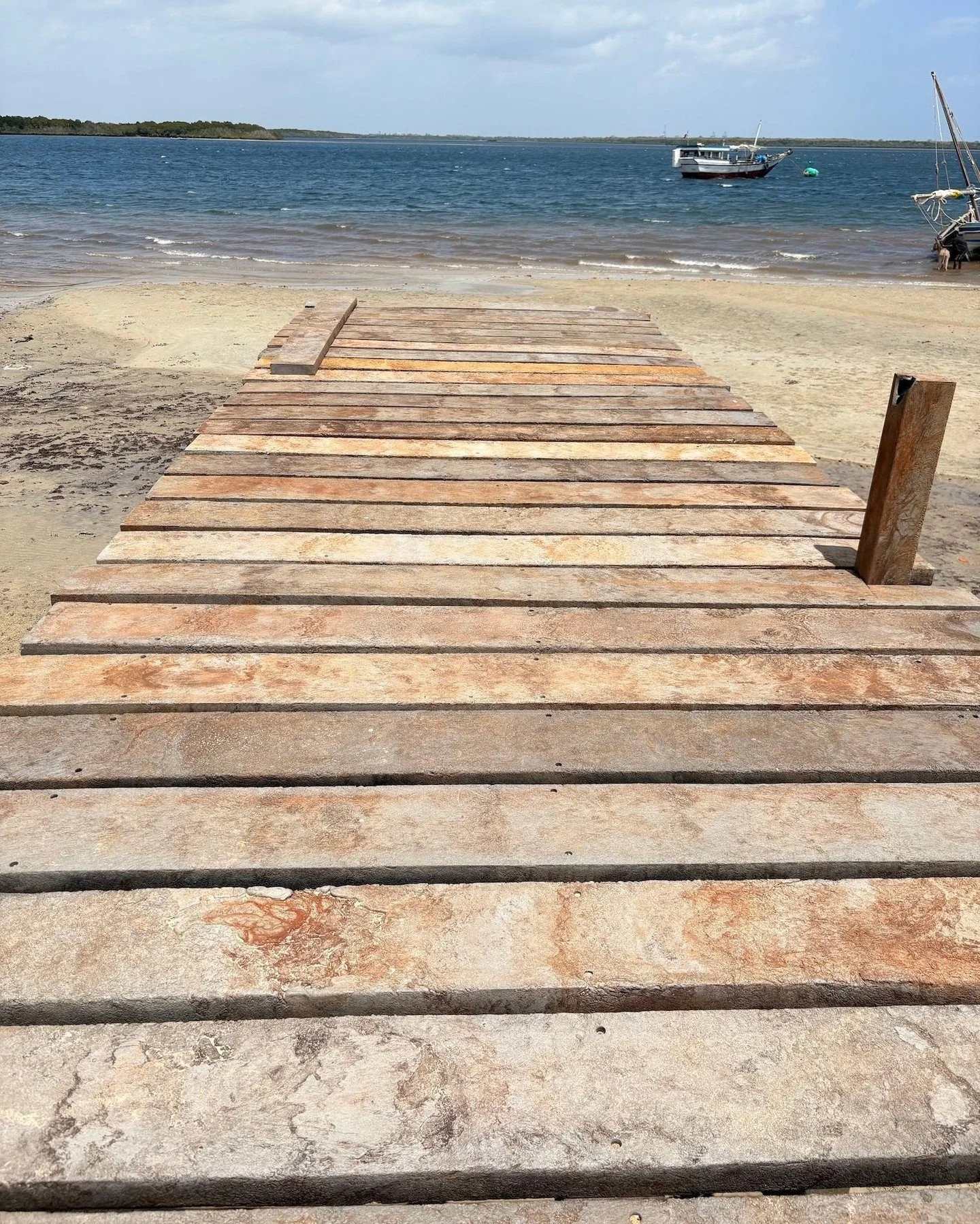 When we sailed the East African coast, we asked hotels a simple question: what's your plan for single-use plastics?

30+ hotels answered with action and banned SUPs from their properties. 🙌

But banning single-use plastics is just one part of the st