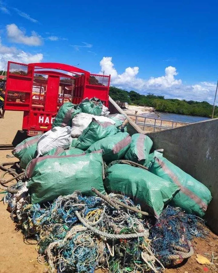 We know people will collect plastic if you make it valuable enough for them.

But sometimes it takes us a while to get that pricing right.

When we launched our @ocean_grants project in Pate Island, we priced fishing gear at 5 KSh per kilogram. Given