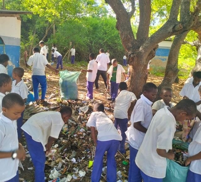Two years ago we asked a simple question: how do you teach children about plastic waste in a way that actually changes behaviour? 

We launched a pilot in Siyu with @cmacgm in 2 schools with 10 teachers and 450+ students. 

We reviewed the existing c