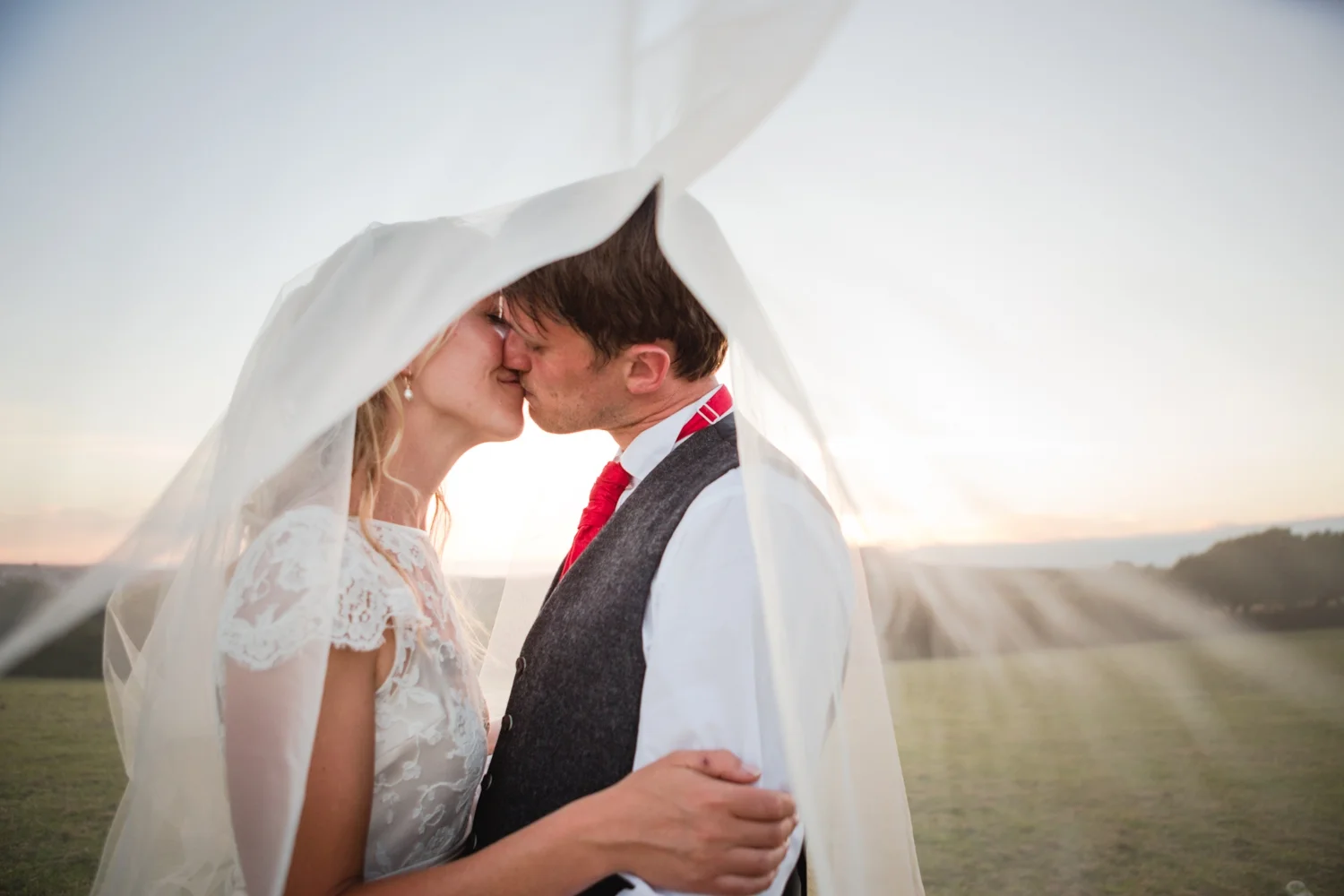 Sneak Peek: Tracie and Dave's BEAUTIFUL wedding in South Pool