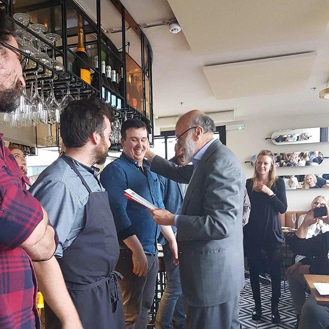 G&iacute;sli Matt okkar hitti &aacute; Carlo Petrini stofnanda Slow Food &thorn;egar stofna&eth; var til &quot;Slow Food Chef's alliance&quot; h&eacute;r &aacute; landi. .
.
Slow Food Reykjav&iacute;k valdi a&eth; &thorn;essu sinni 10 matrei&eth;slum