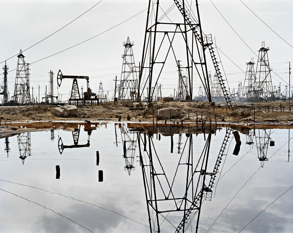 Photographs: Oil — Edward Burtynsky