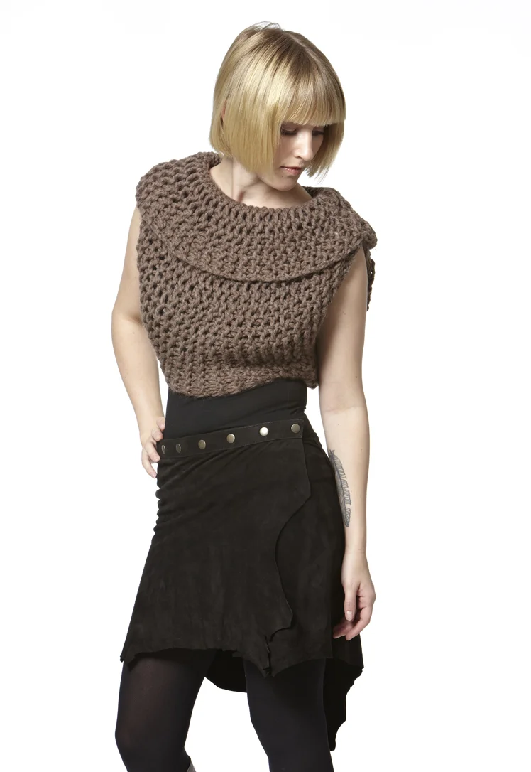 Dagsvaerk_bluse_haandstrik_strikkebog_lottekjaerdesign_opned_1.jpg