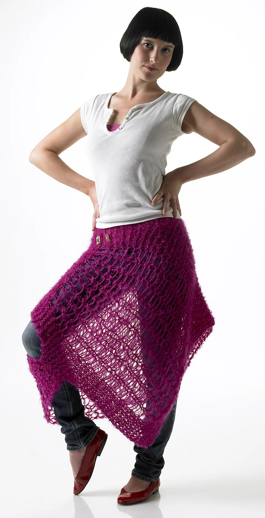 Etneb050_poncho_haandstrik_strikkebog_lottekjaerdesign_2.jpg