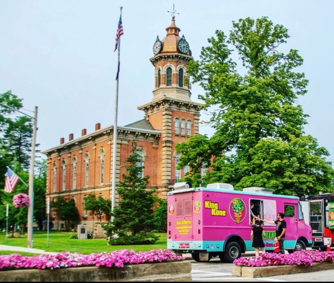 💕🚨Dates are booking up fast for the summer! 🚨💕Summer is right around the corner! This beauty will be coming out of hibernation soon and we want to be at your events! Corporatee events, weddings, graduations, random celebrations, school events, ho