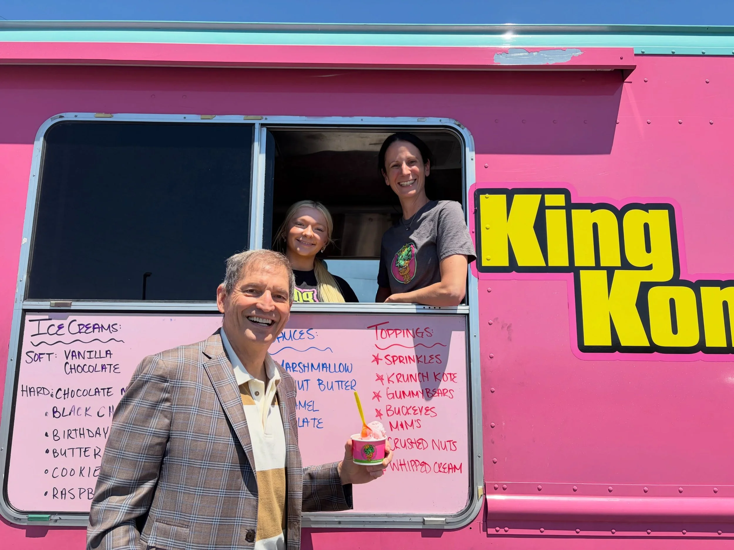 Bernie is back and looking great!! &ldquo;This is the best ice cream I have ever had!&rdquo; Now&hellip; which one did the legend have??? 🤔🏈🧡🤎#kingkone