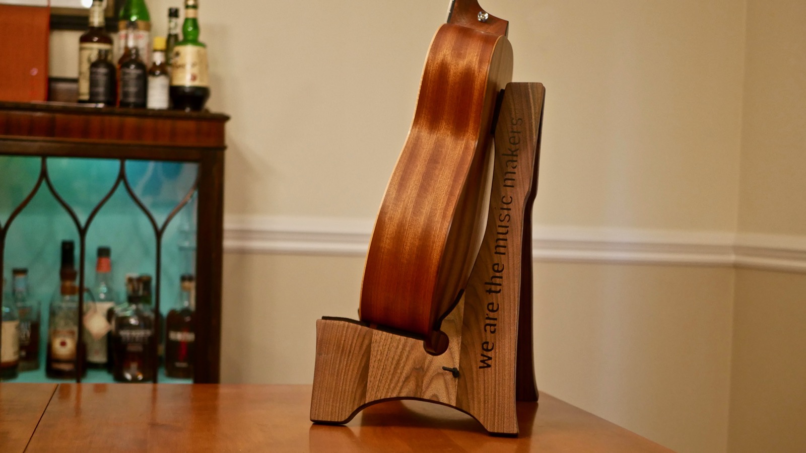 How To Build A DIY Guitar Stand / Rack (Free Template!)