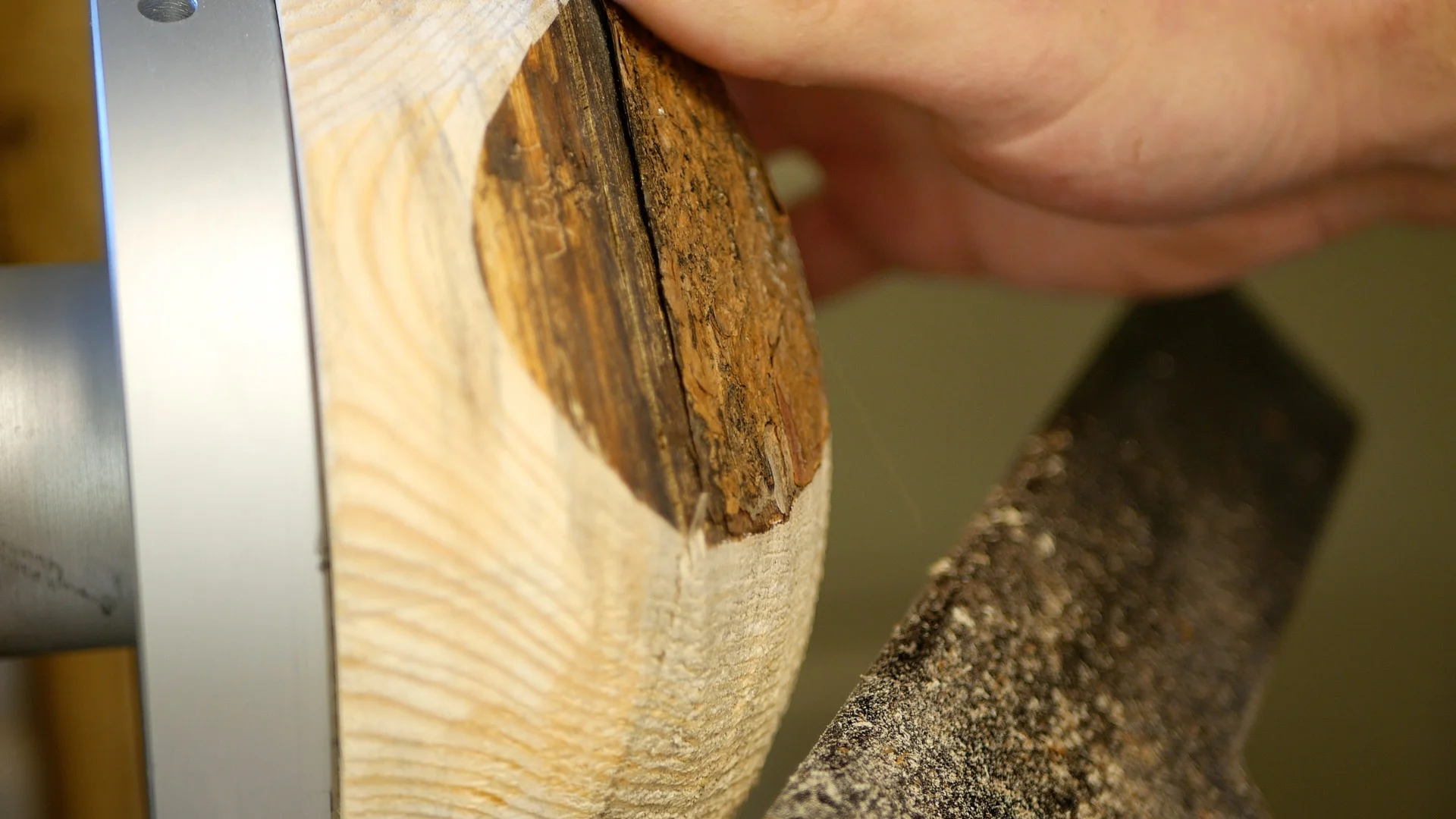 woodturning Log To Bowl 5 bottom of bowl is round