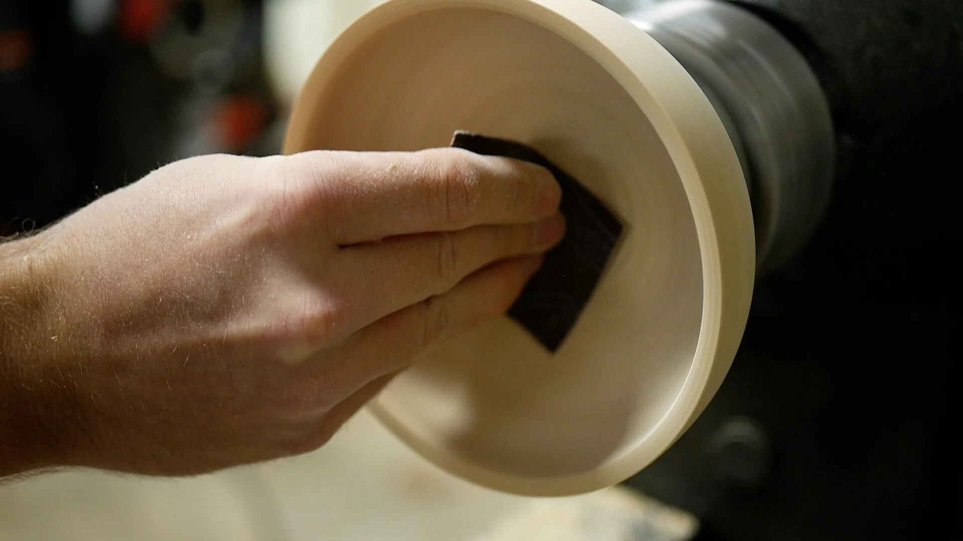 woodturning Log To Bowl sand inside of bowl