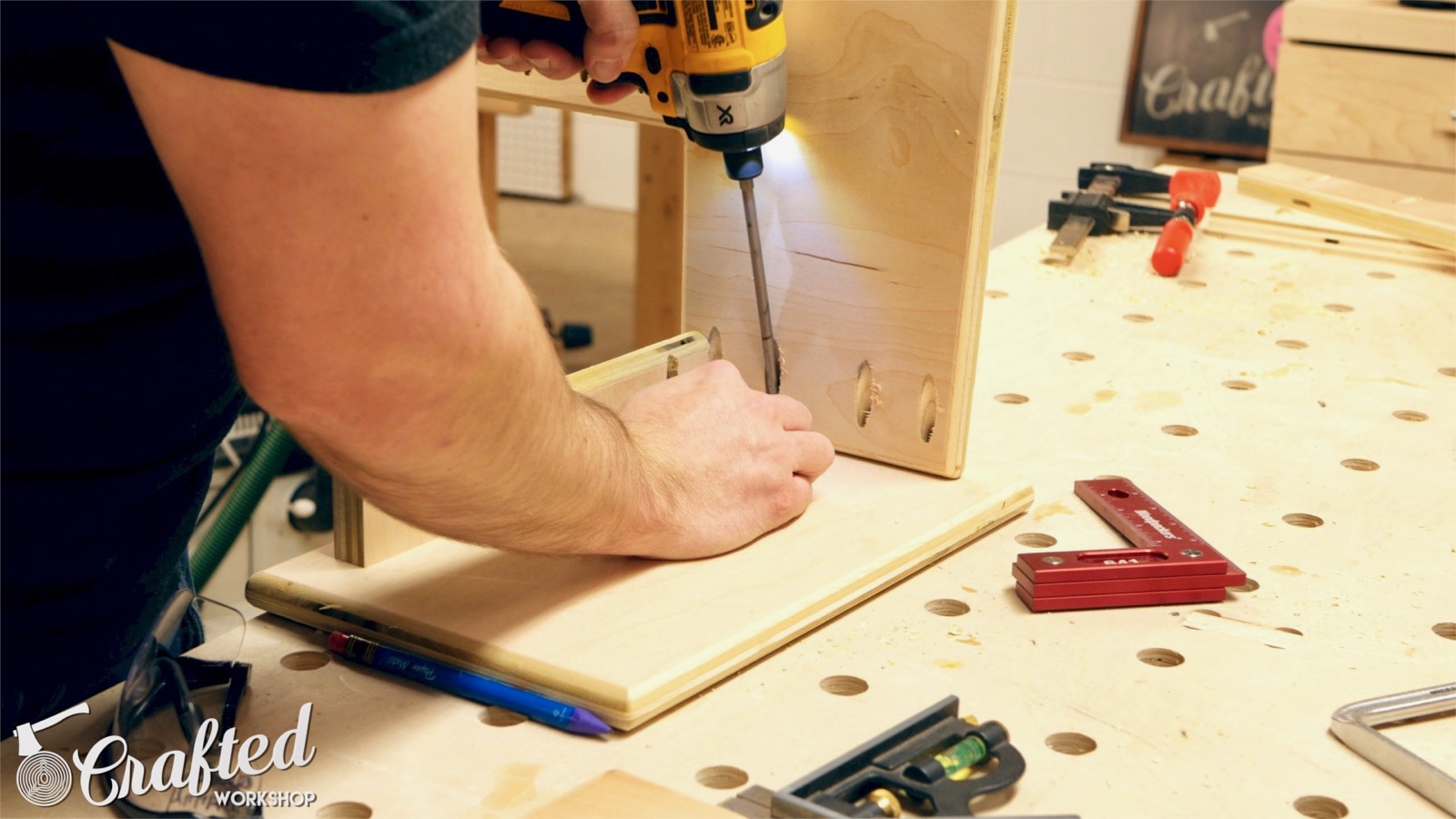 screwing together plywood sides using pocket screws