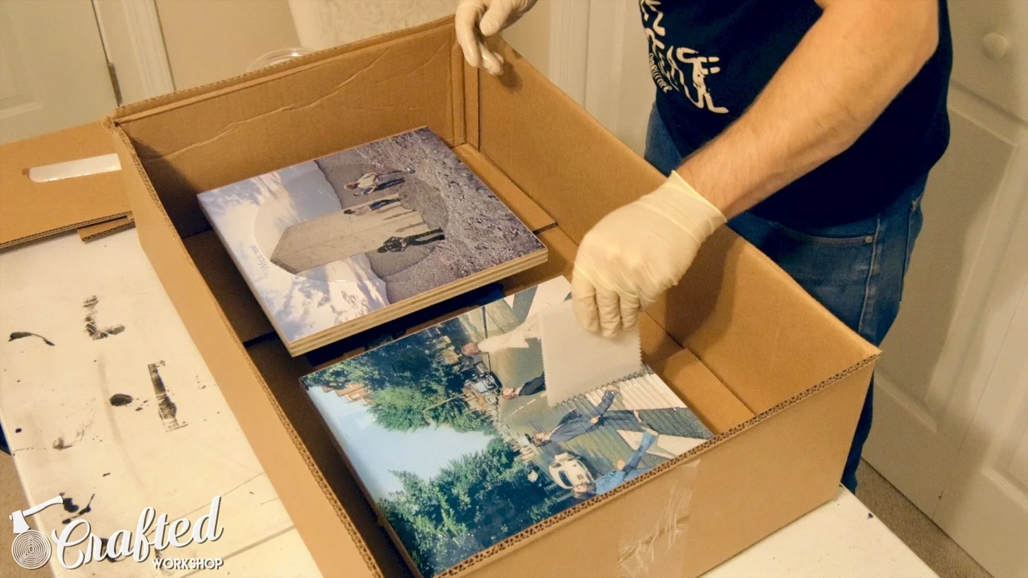 pouring artresin epoxy resin on plywood
