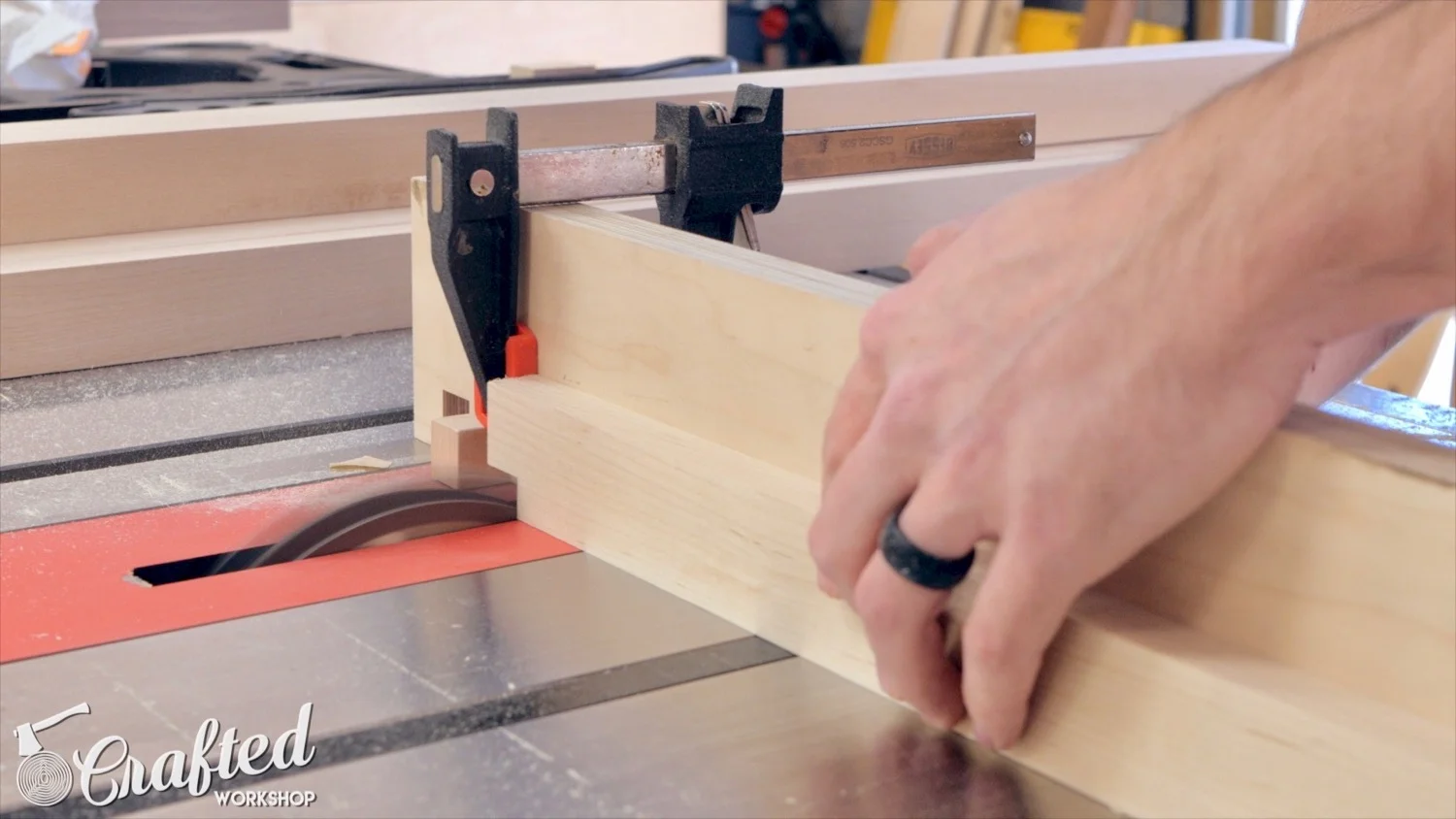 cutting notches into ends of slats on table saw