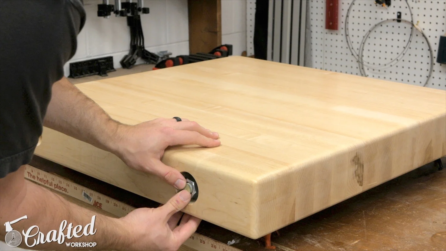 installing all thread in maple table top