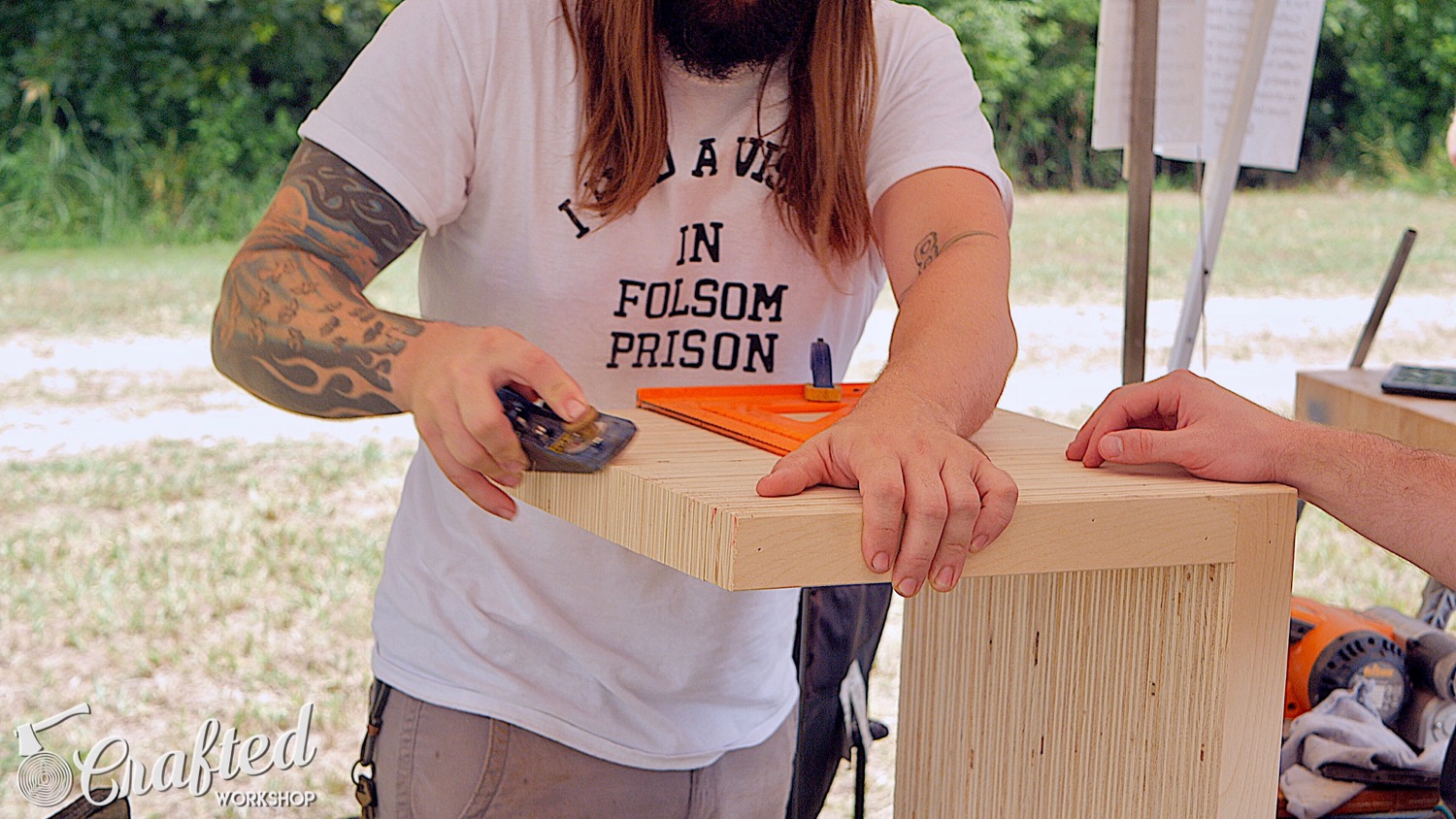 chamfering the edges of the diy plywood coffee table with a low angle block plane