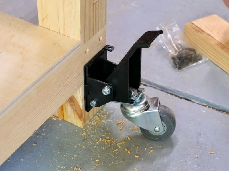 How To Build A Garage Workbench / Miter Saw Station / Outfeed Table