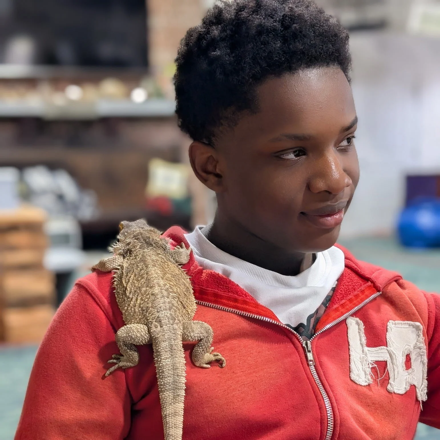 🍁 We had a blast hosting the Whaling City Jr. Sr. High School youth for their field trip with @massaudubon Allens Pond yesterday. 🍂

Together we explored evidence of local wildlife in the Victory Park Pond and then traveled to the beach to compare 