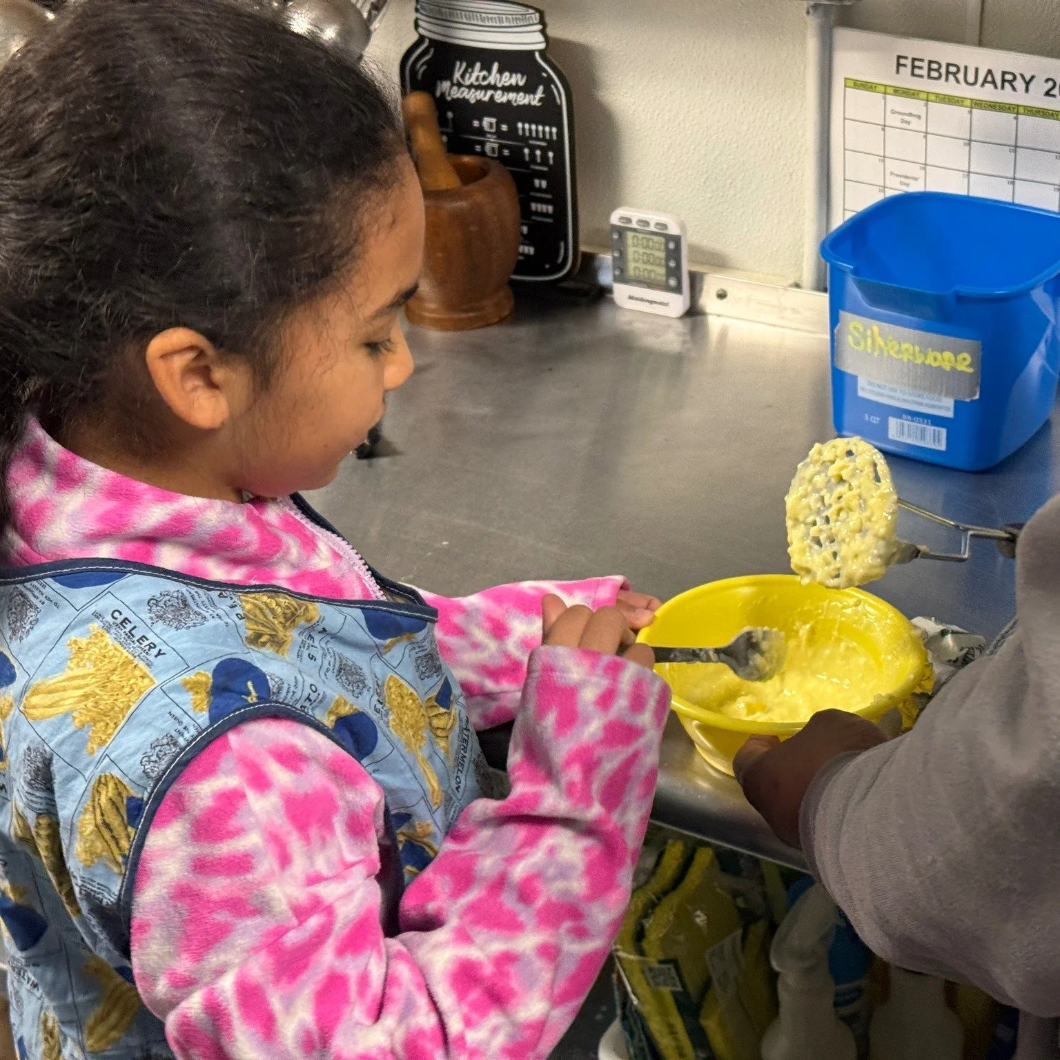 A little tomato, some grilled cheese, and a whole lot of love ❤️ = the perfect Food For Thought meal!

Huge thanks to our friend Rayana Grace from the Island Foundation for sharing a family favorite with our participants: Pizza Tomato Soup and Grille
