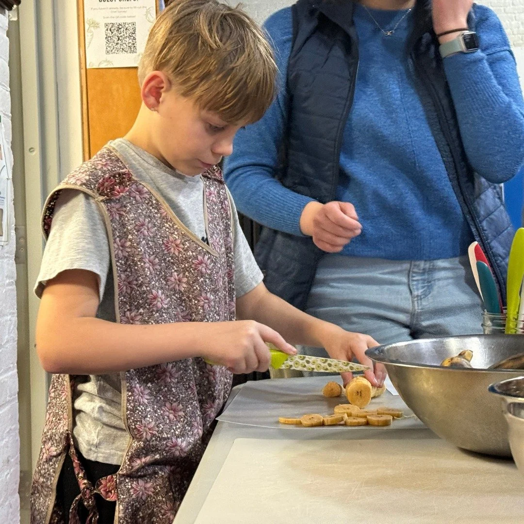 Guest chef and friend, Abby Abrahamson, from @massaudubon had our @newbedfordpublicschools  participants chopping vegetables, frying plantains, and baking sweet potatoes to make Plantain &amp; Sweet Potato Nourish Bowls! 

We are so grateful to learn