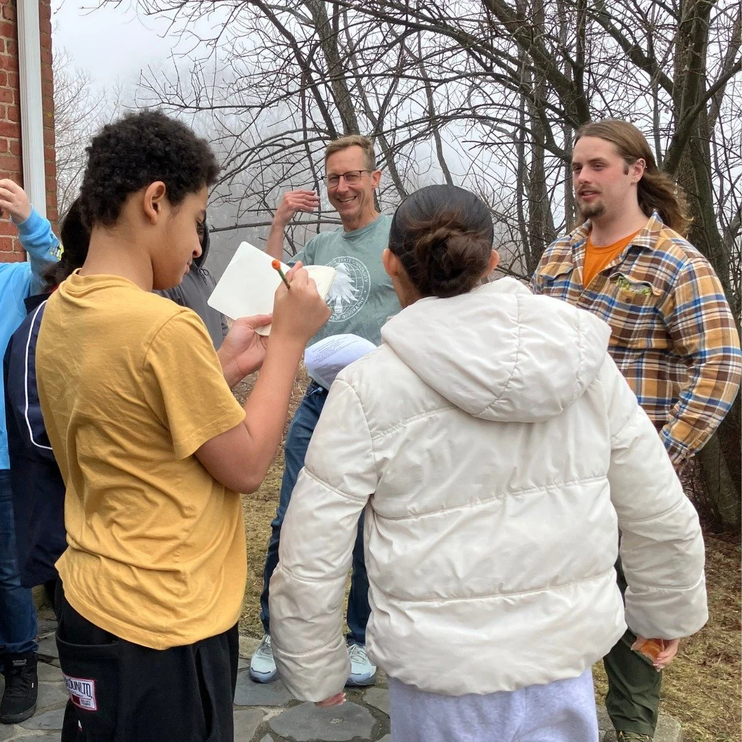 @newbedfordpublicschools  participants had a special visit from our friend and @bridgestateu, Dr. Robert Hellstrom, as they explored the power of wind.

Participants learned how to use anemometers to measure and describe wind, ran their own small win