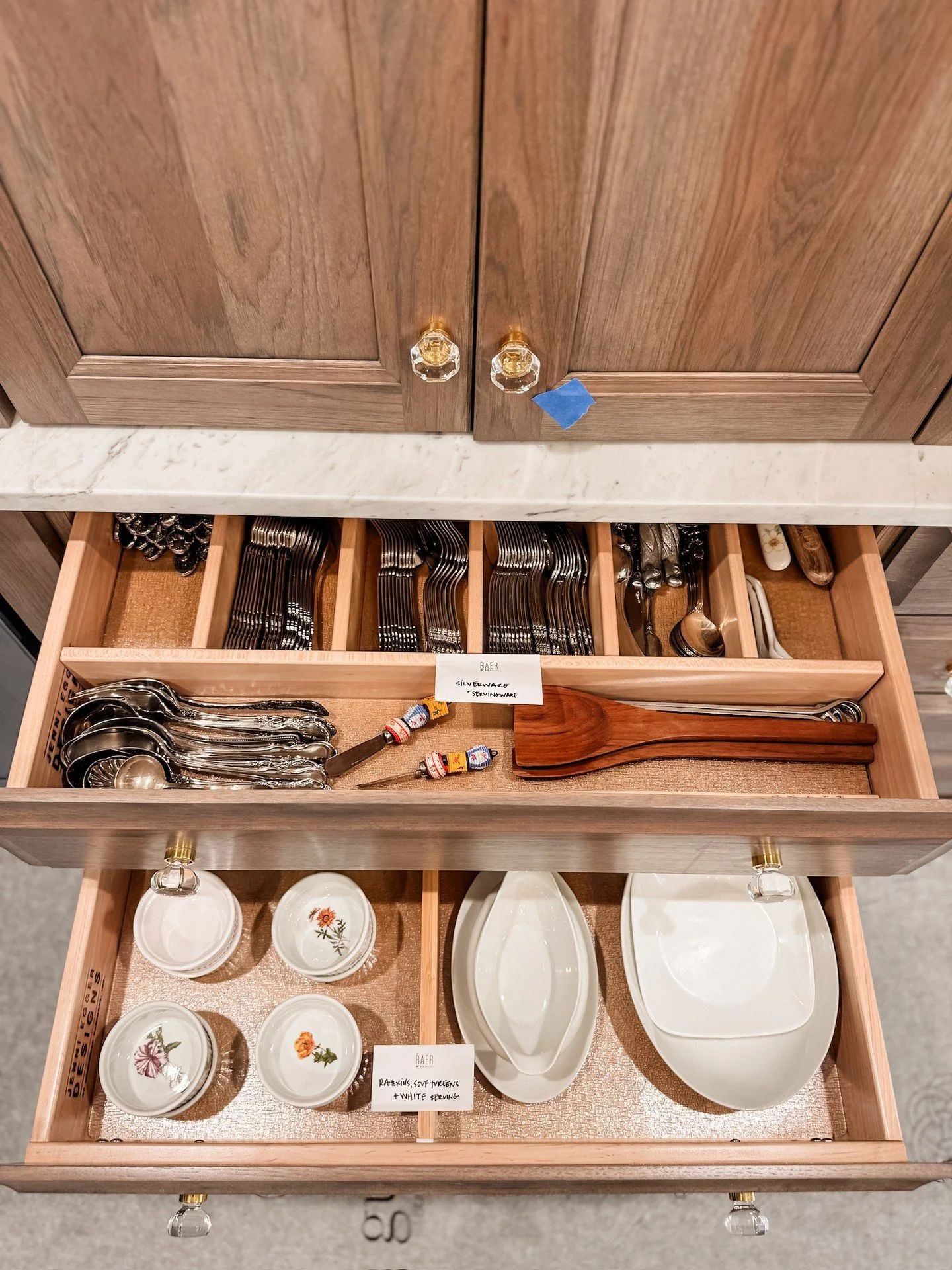 Before a single spoon finds its home, we map out every drawer and cabinet with our trusty Post-it notes. It's our go-to method to ensure everything flows seamlessly and nothing is left to chance.

Just moved in or feeling the need for a kitchen refre